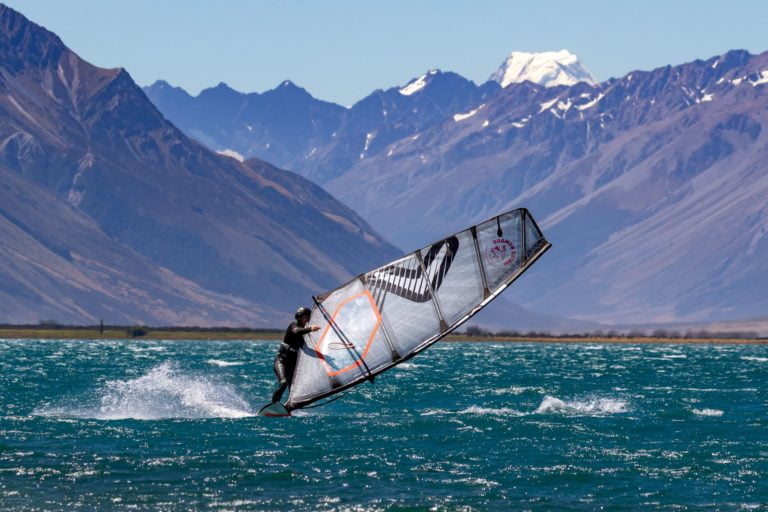 Our top 3 SuperScenic Windsurf and WingfoilSpots in New Zealand